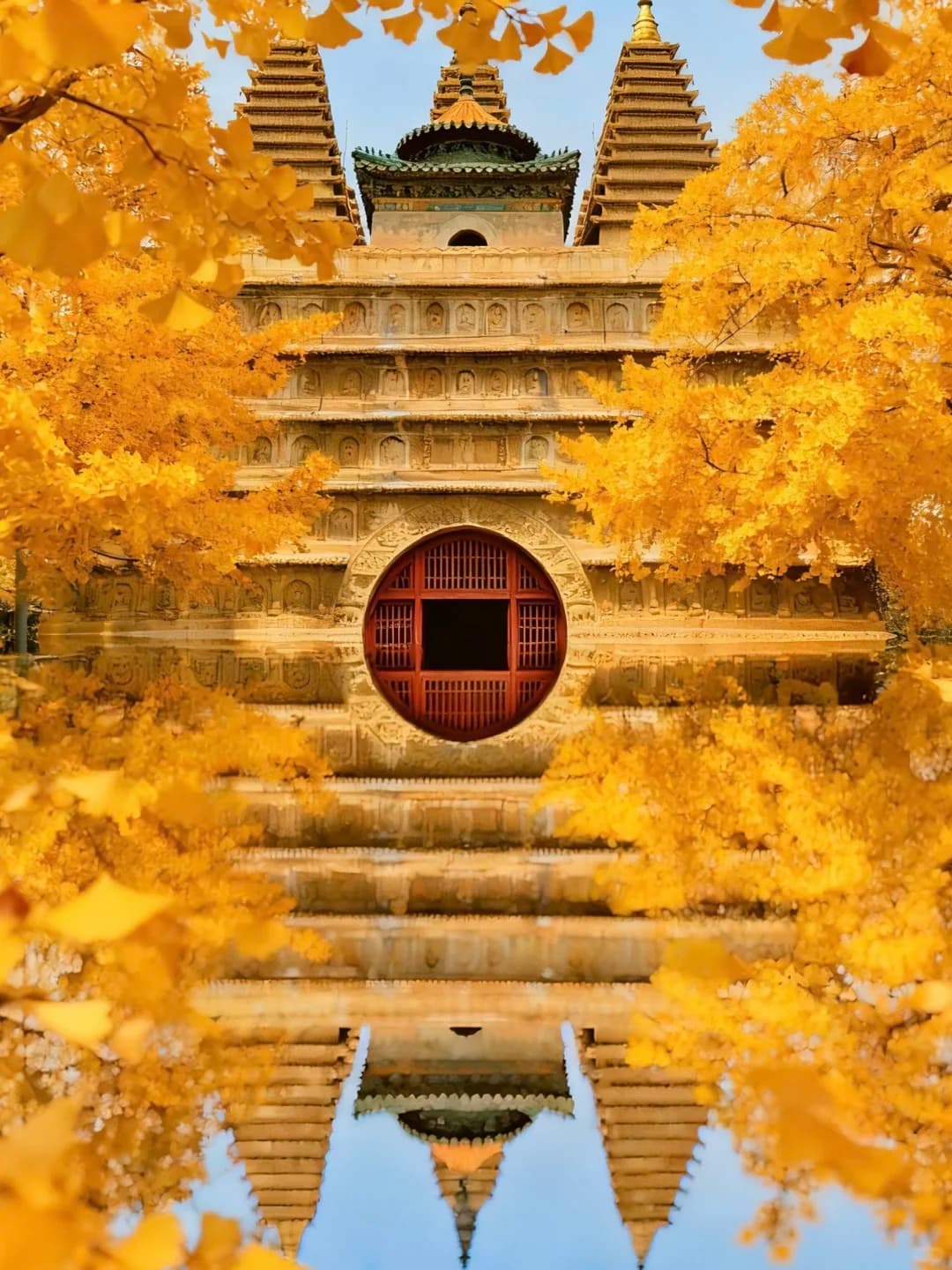 The Autumn Ginkgo Splendor of Wuta Temple in Beijing: A Guide to Scenery and Photography Tips